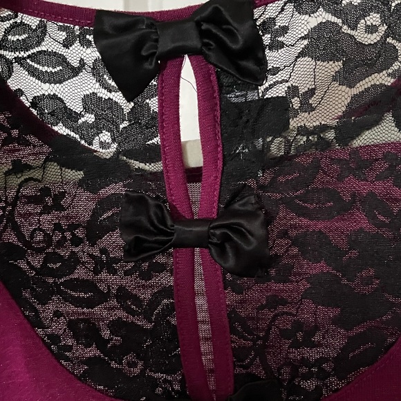IZ Byer Magenta and black lace Blouse with Bows XS - Picture 3 of 4